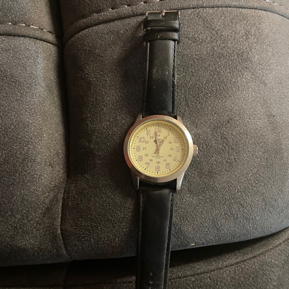 Bass Pro Watch - Picture 3 of 5